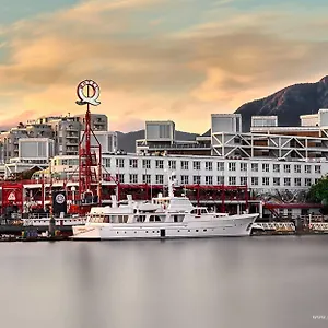 Hotel The Lonsdale Quay, North Vancouver